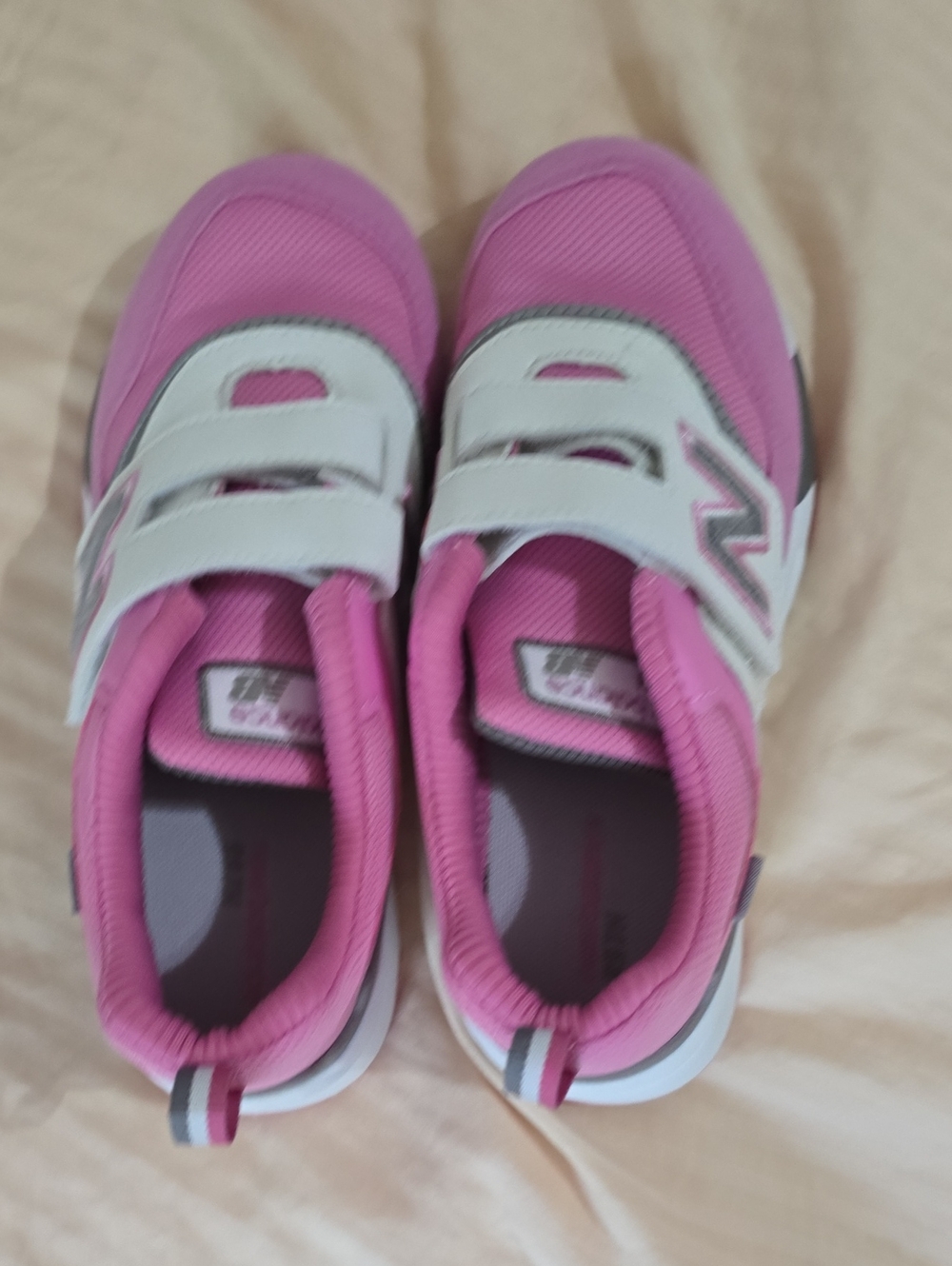 Nw/oBNew Balance Kids Pink and White Velcro Sneakers Size 2.5